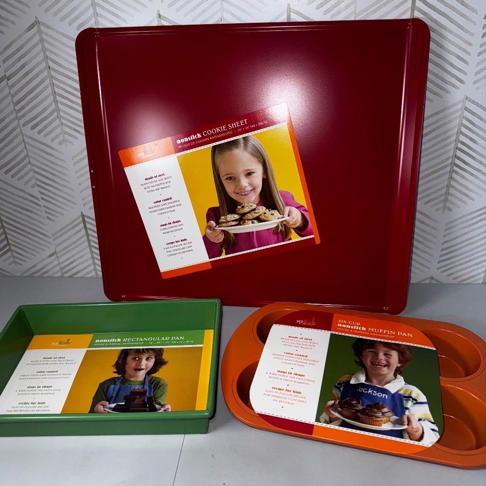 Williams Sonoma Bakeware Kids 3 Pieces Cookie Sheet, Muffin Tin & Brownie Pan